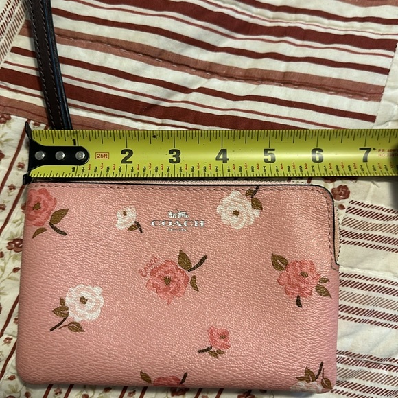 Coach Wristlet-pink with flowers - Picture 2 of 5